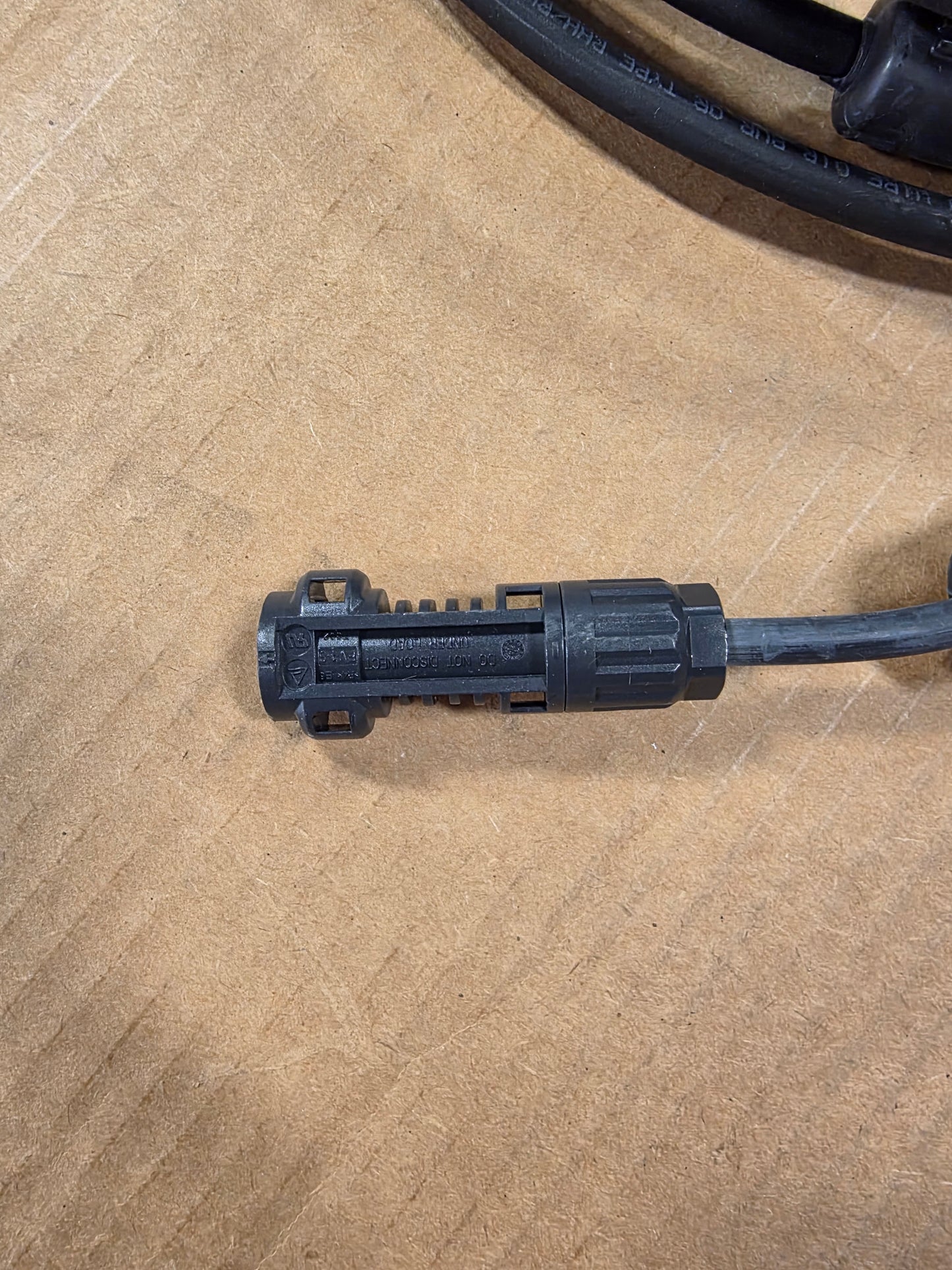 Shoals, Helix DC 3 String Combiner whip, Male input, Fused @ 15A, MC4 Female output