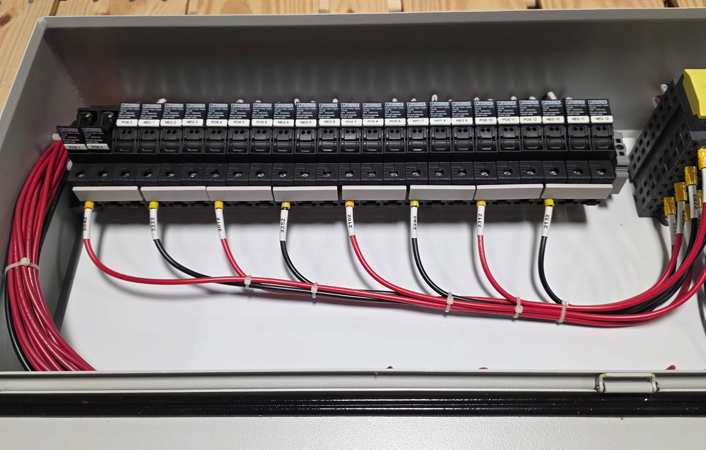 DC combiner, 12 String, DC Disconnect