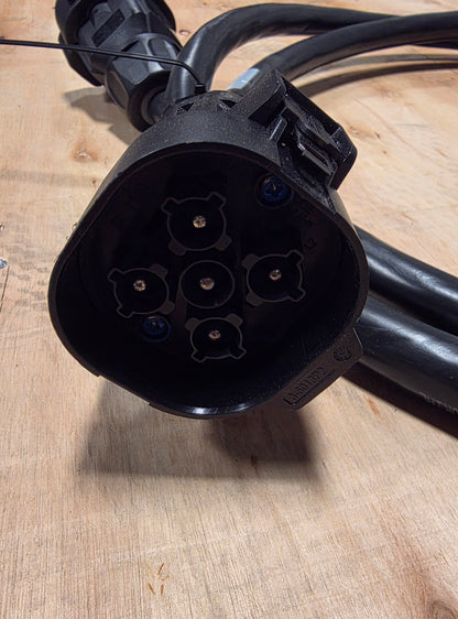 Sunpower Helix AC connector, Outer