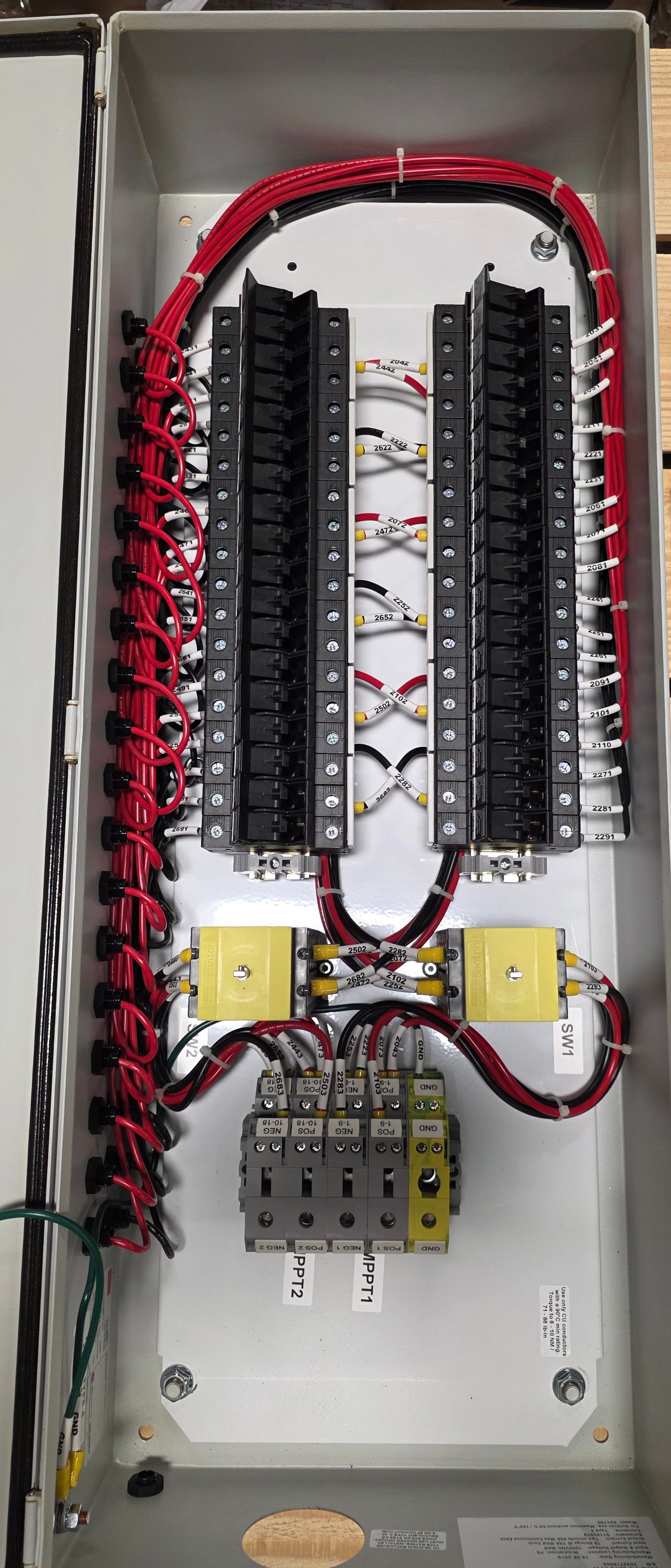 DC combiner, 18 String, Dual MPPT with independent DC Disconnect
